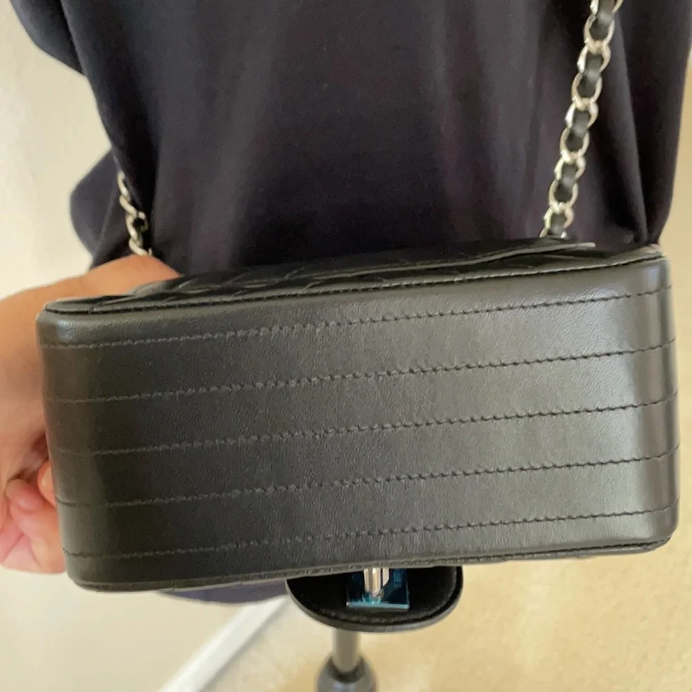 Rare CHANEL mini square chevron black lambskin bag - Picture 7 of 13